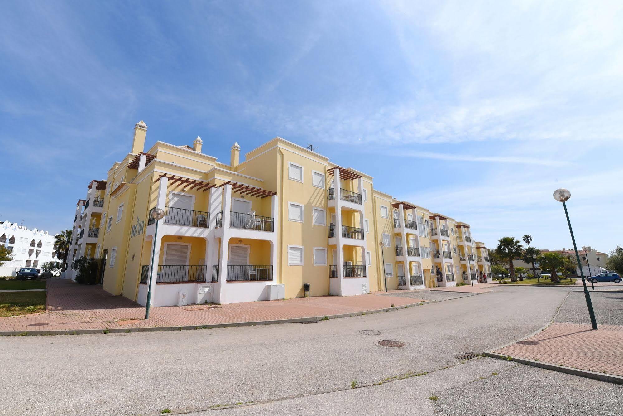 Praia Da Lota Resort - Beachfront Apartments Manta Rota Buitenkant foto